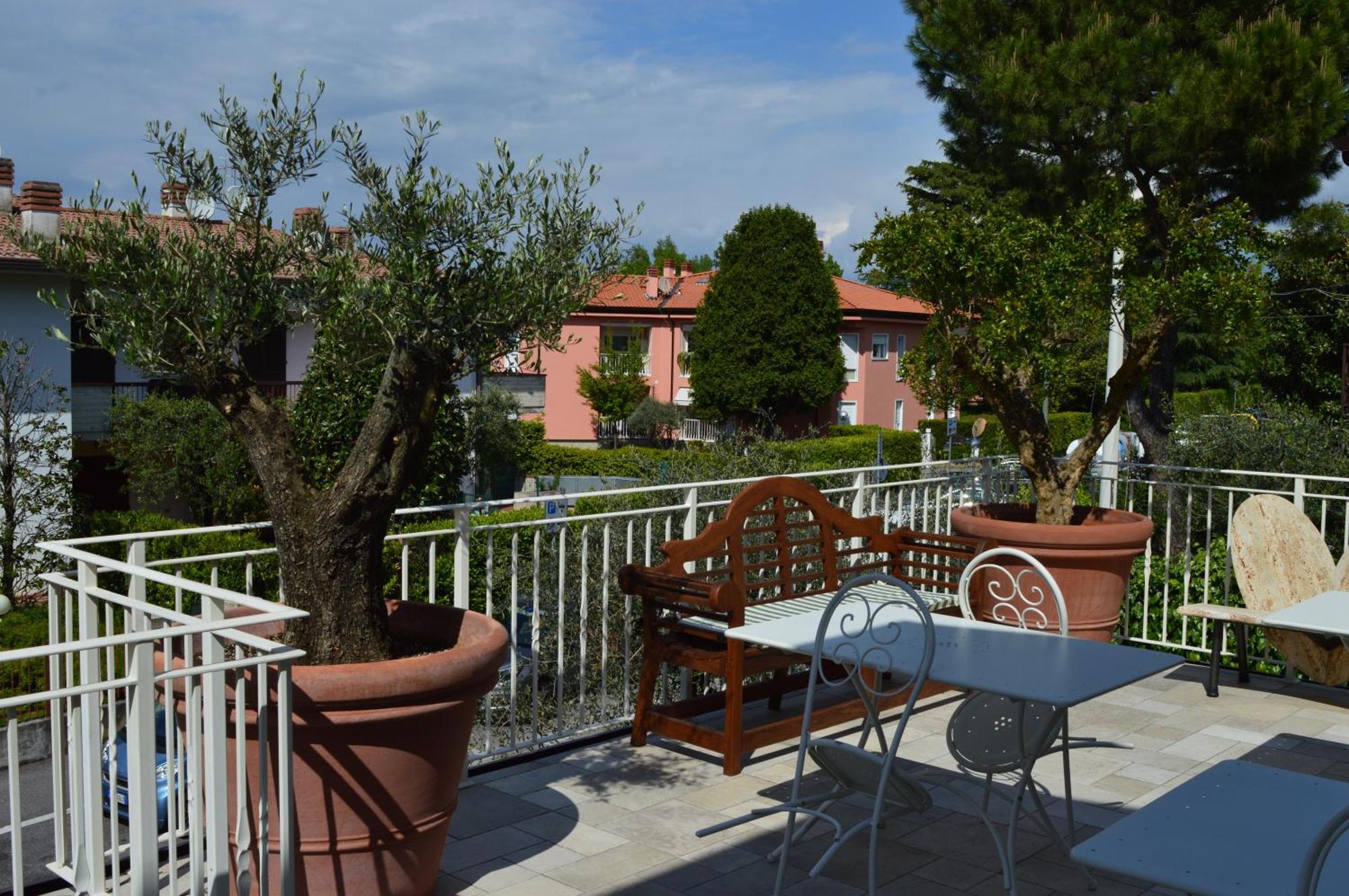 B&B La Fiaba Сирмионе Экстерьер фото