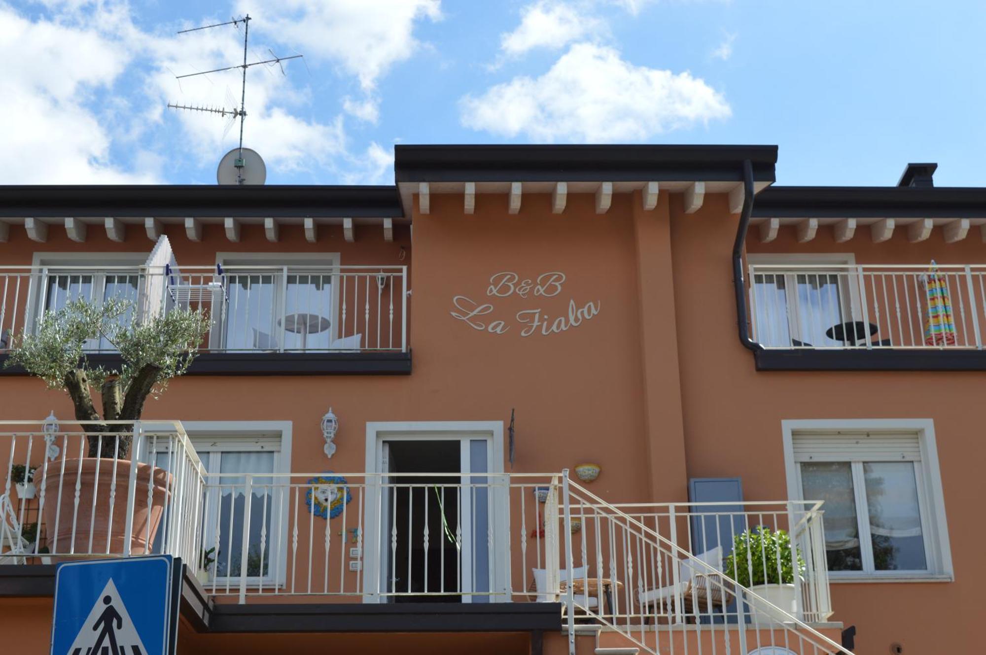 B&B La Fiaba Сирмионе Экстерьер фото